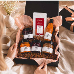 Gotowy zestaw prezentowy z naturalnymi produktami